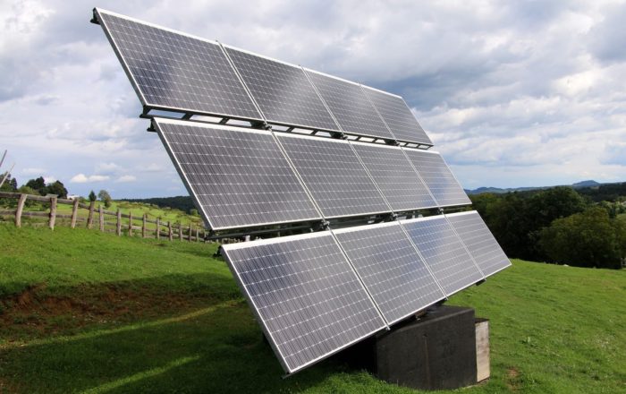 「停電時も太陽光発電は使える！蓄電池との有効な併用法も解説」の記事中のイメージ画像です。