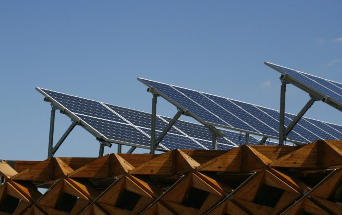 太陽光発電と蓄電池の価格はいくら？相場や補助金制度も紹介」という記事中のイメージ画像です