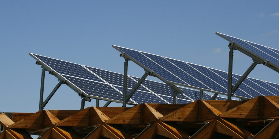 太陽光発電と蓄電池の価格はいくら？相場や補助金制度も紹介」という記事中のイメージ画像です